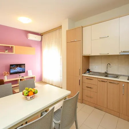 Appartement In Albania Near Marina Bay *